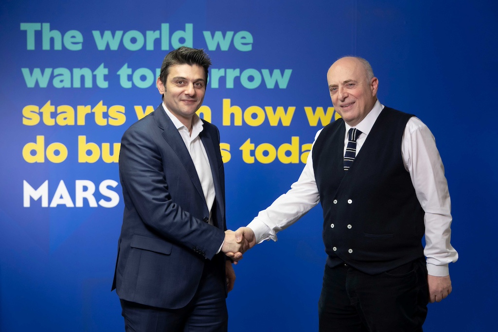 Συνεργασία Mars και Ειδική Γραμματεία για την υιοθεσία ενήλικων σκύλων