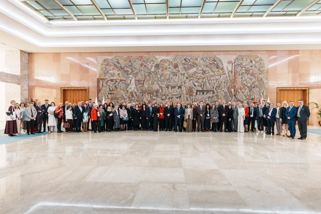 O Πρόεδρος του ΕΕΣ επισκέφθηκε τον Σερβικό Ερυθρό Σταυρό