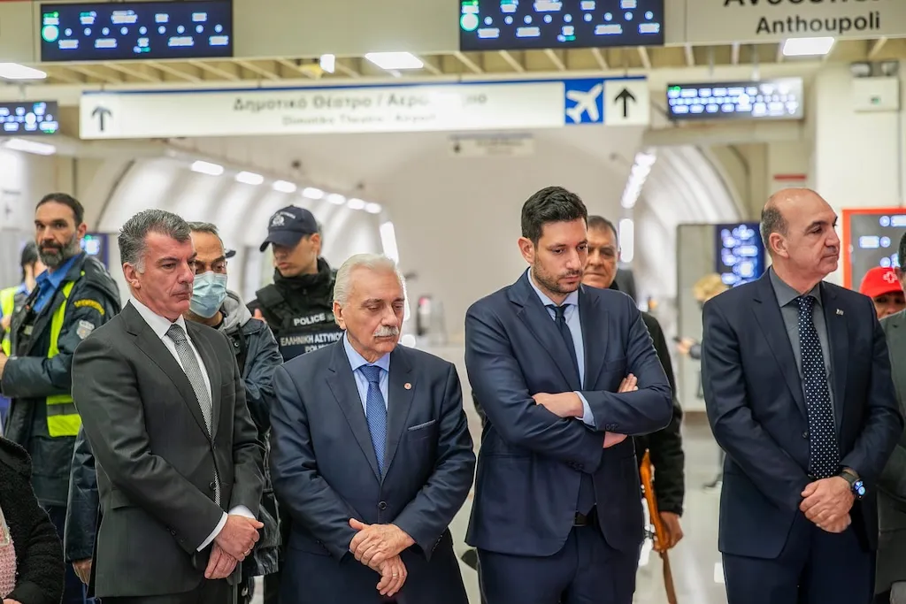 ΕΕΣ: Χρήση αυτόματου εξωτερικού απινιδωτή (AED) στο Μετρό Συντάγματος