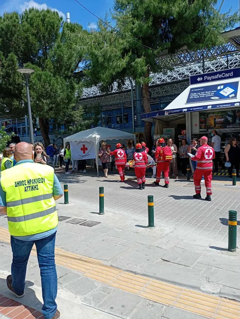 Eθελοντές Σαμαρείτες – Διασώστες σε Άσκηση Ετοιμότητας για Σεισμό στο Δημαρχείο Ηρακλείου Αττικής