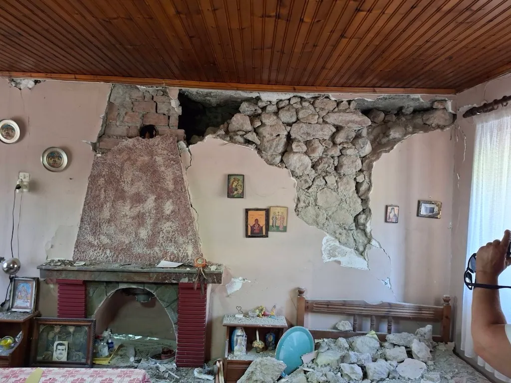 Στήριξη των κατοίκων στις σεισμόπληκτες περιοχές της Β. Εύβοιας 