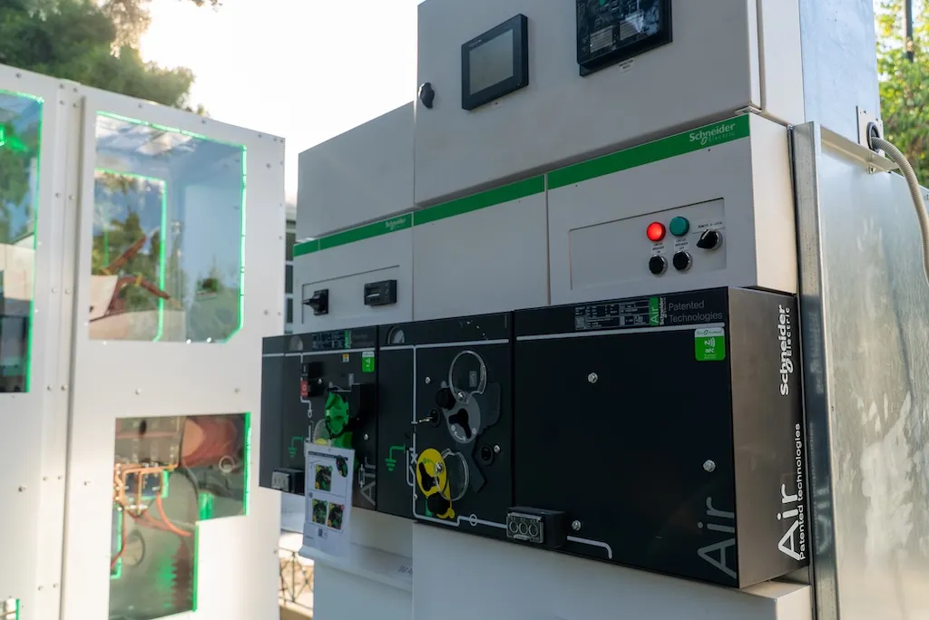 Schneider Electric: Το μέλλον της «πράσινης» Μέσης Τάσης στο Innovation Day 