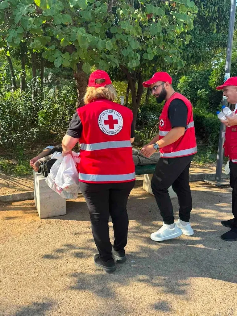 Δράση υποστήριξης αστέγων στο κέντρο της Αθήνας και του Πειραιά