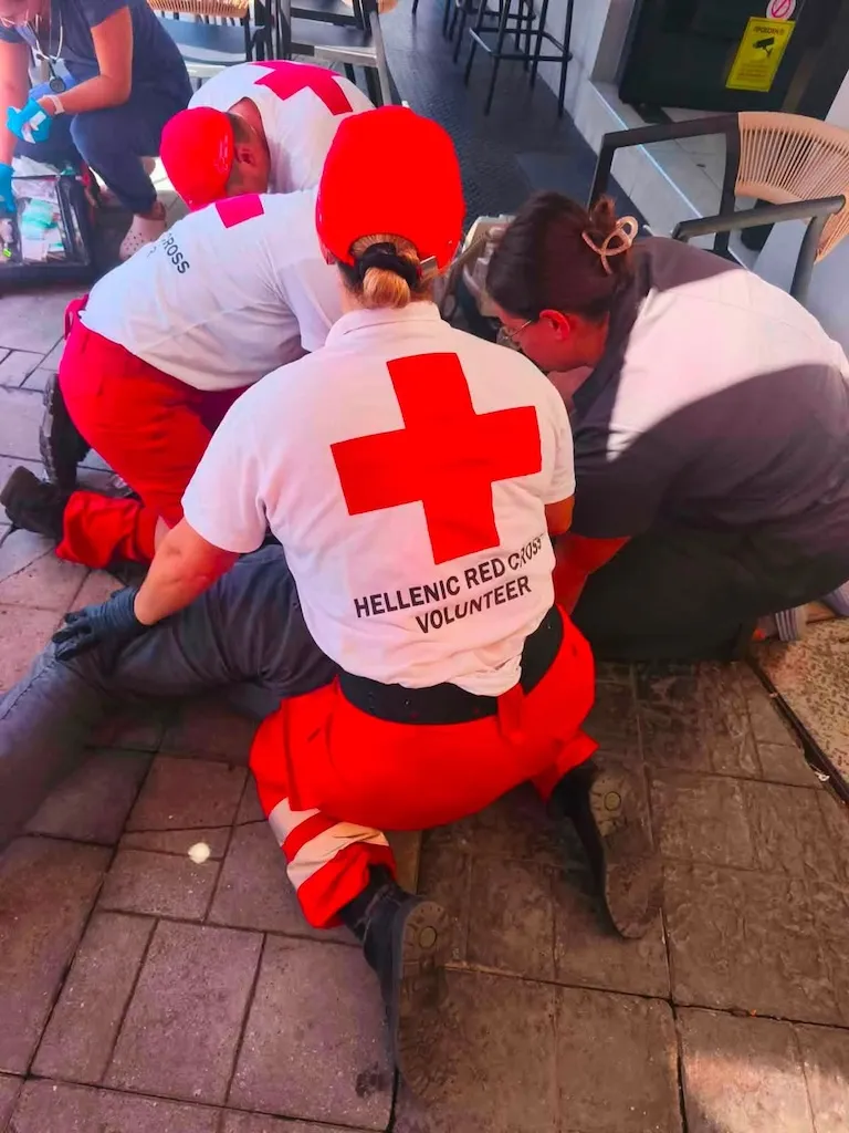 Εθελοντές Σαμαρείτες – Διασώστες επανέφεραν δύο φορές στη ζωή άνδρα στην Ελασσόνα