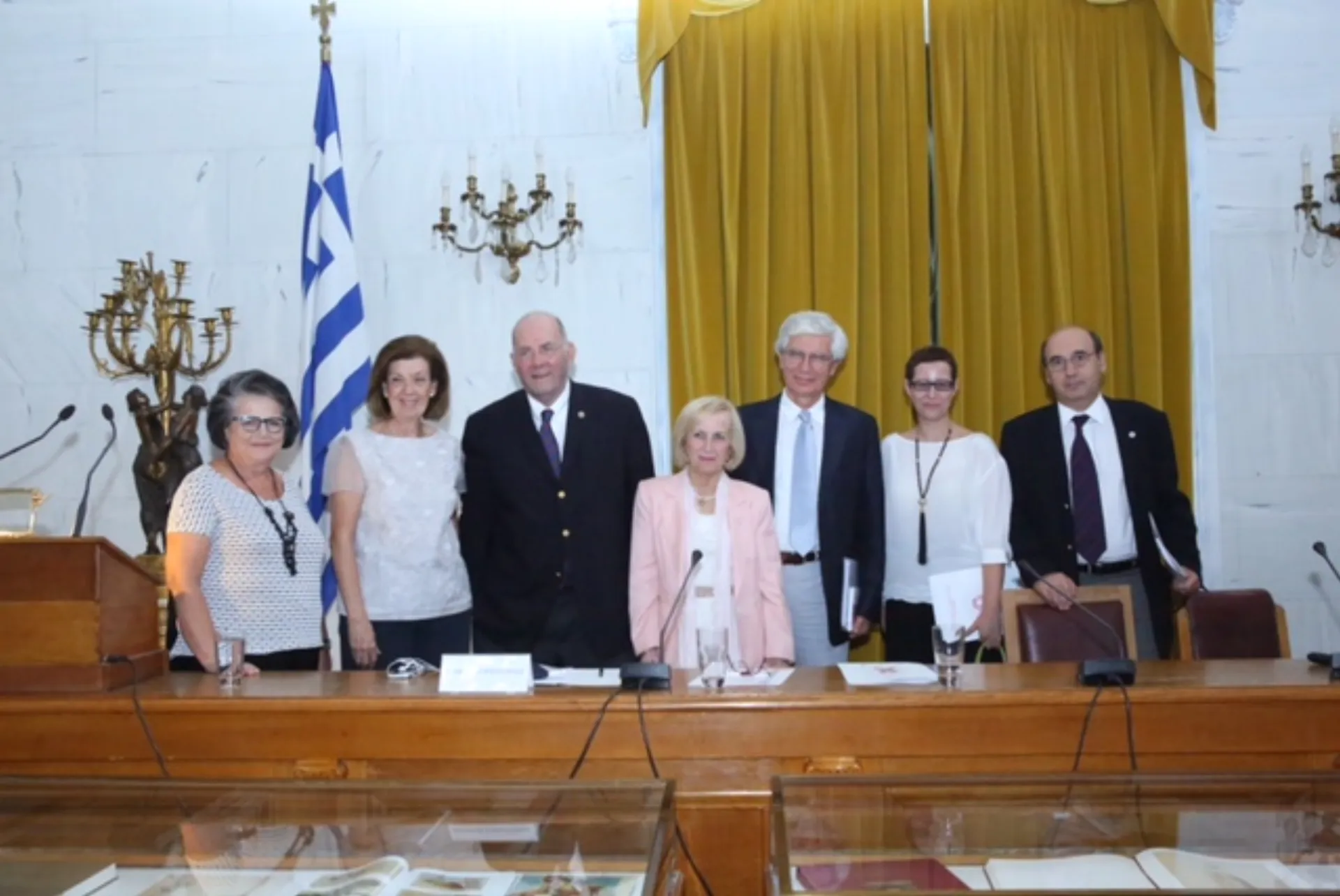 Οι Ελληνίδες βουλευτές και ευρωβουλευτές θέτουν στο κέντρο των πολιτικών αποφάσεων τον καρκίνο του μαστού