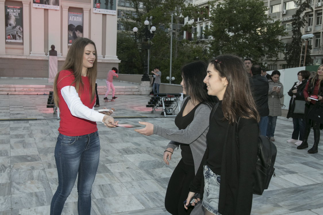 Ο Λευκός Πύργος φωτίστηκε κόκκινος για την Παγκόσμια Ημέρα Αιμορροφιλίας