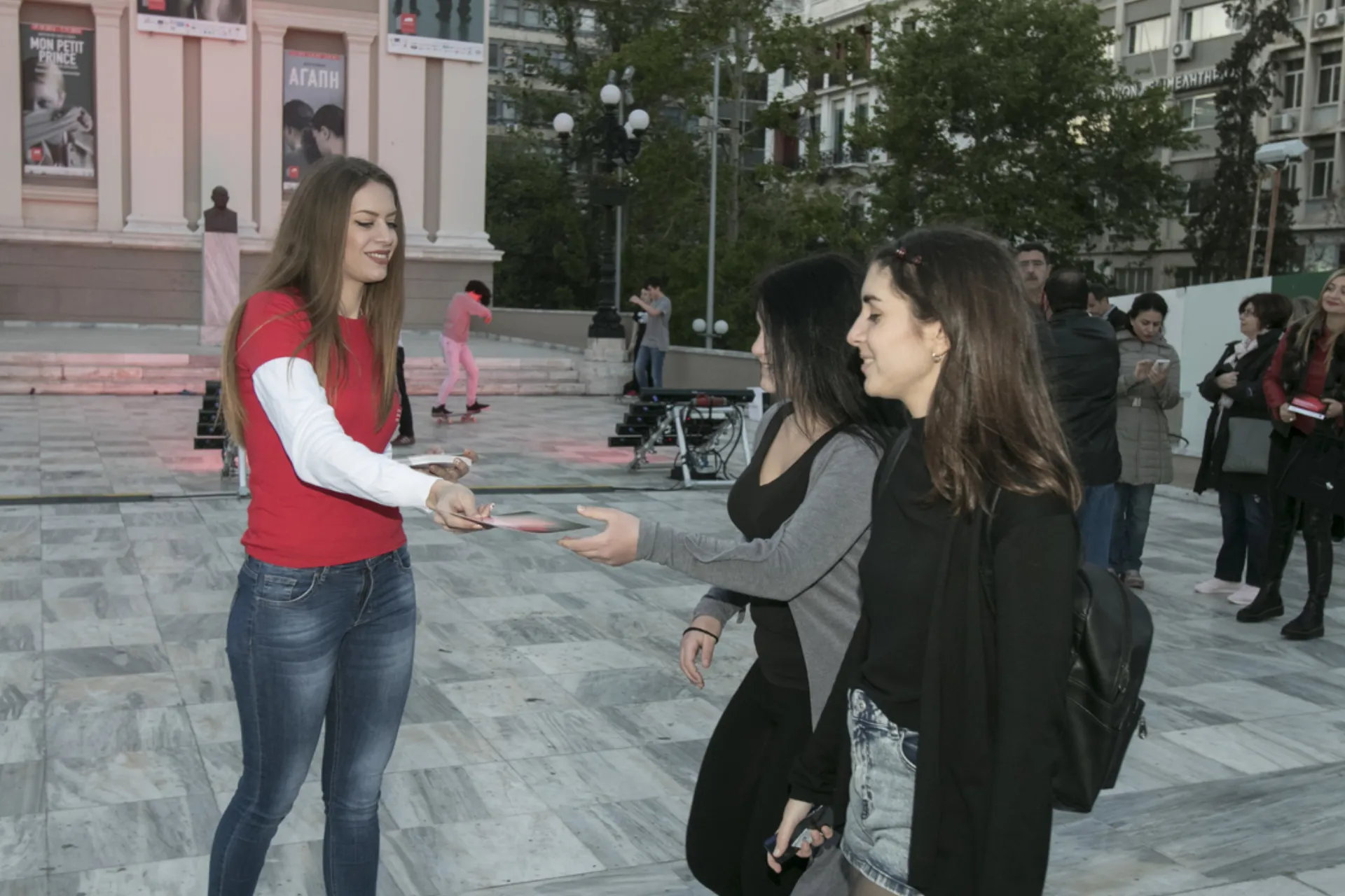 Ο Λευκός Πύργος φωτίστηκε κόκκινος για την Παγκόσμια Ημέρα Αιμορροφιλίας