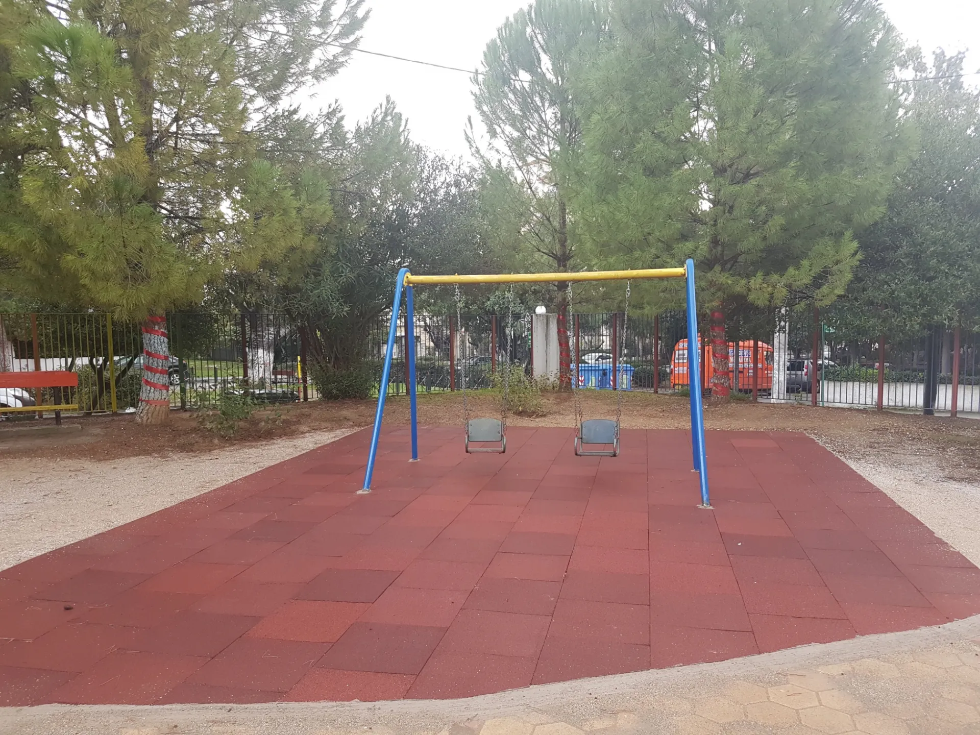 Παιδικές Χαρές και απορριμματοφόρα από το Δ.Ηρακλείου Αττικής