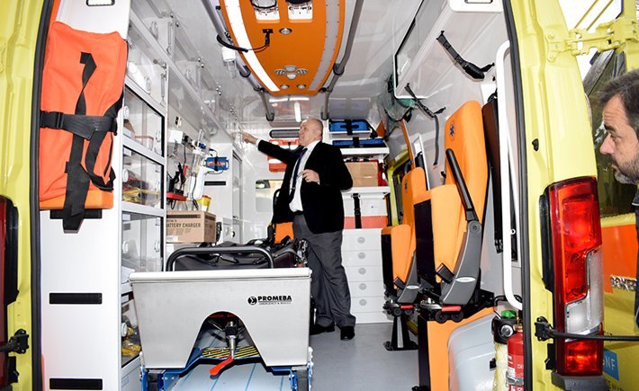 IΣΝ: Ασθενοφόρα τύπου Peugeot Boxer στο ΕΚΑΒ
