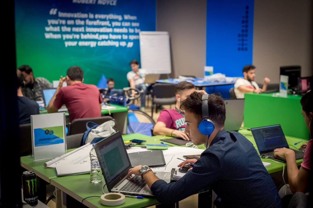 12 ομάδες πέρασαν στον τελικό του COSMOTE HACKATHON