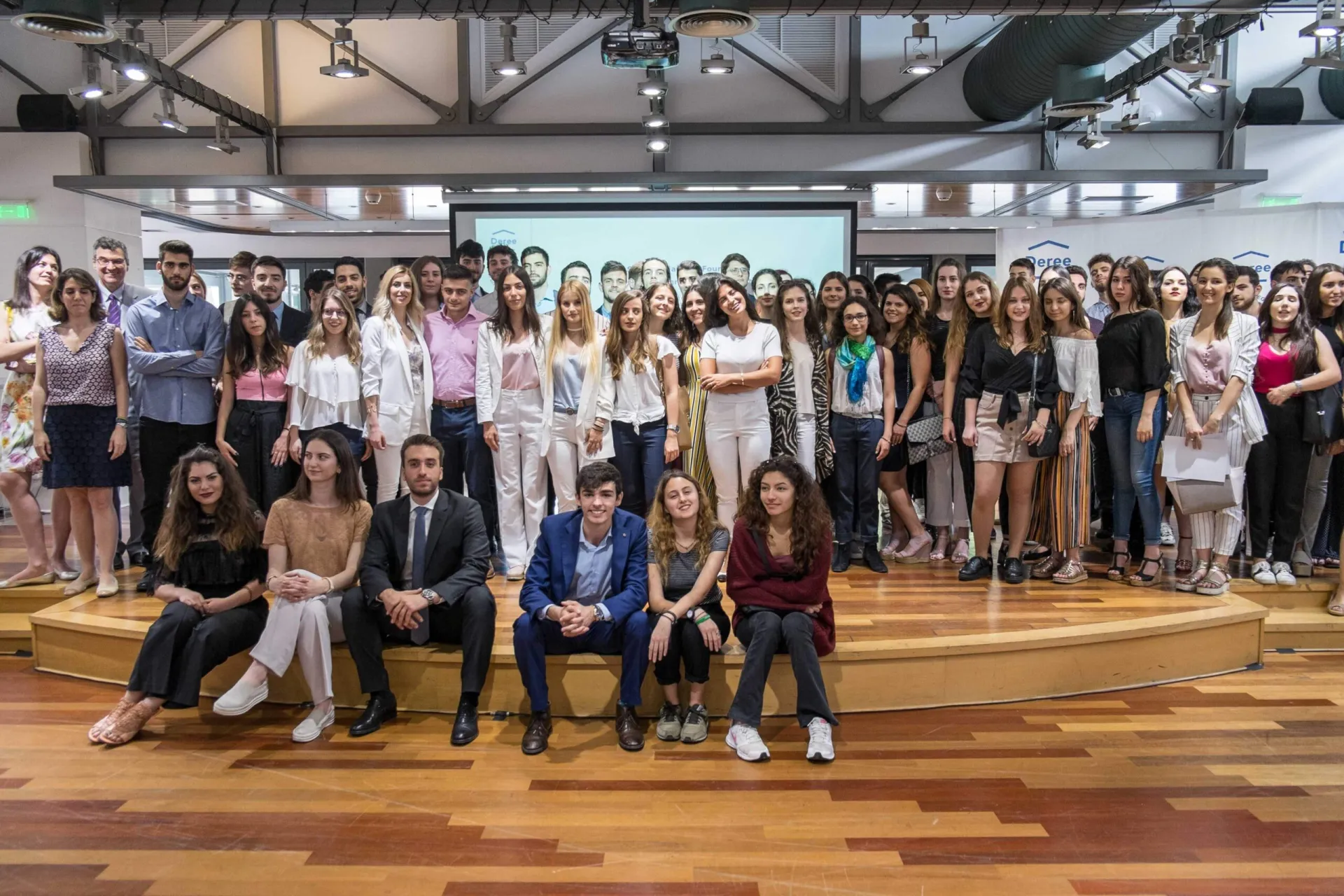 Deree: Τιμά τους φοιτητές του και υπότροφους του ΙΣΝ