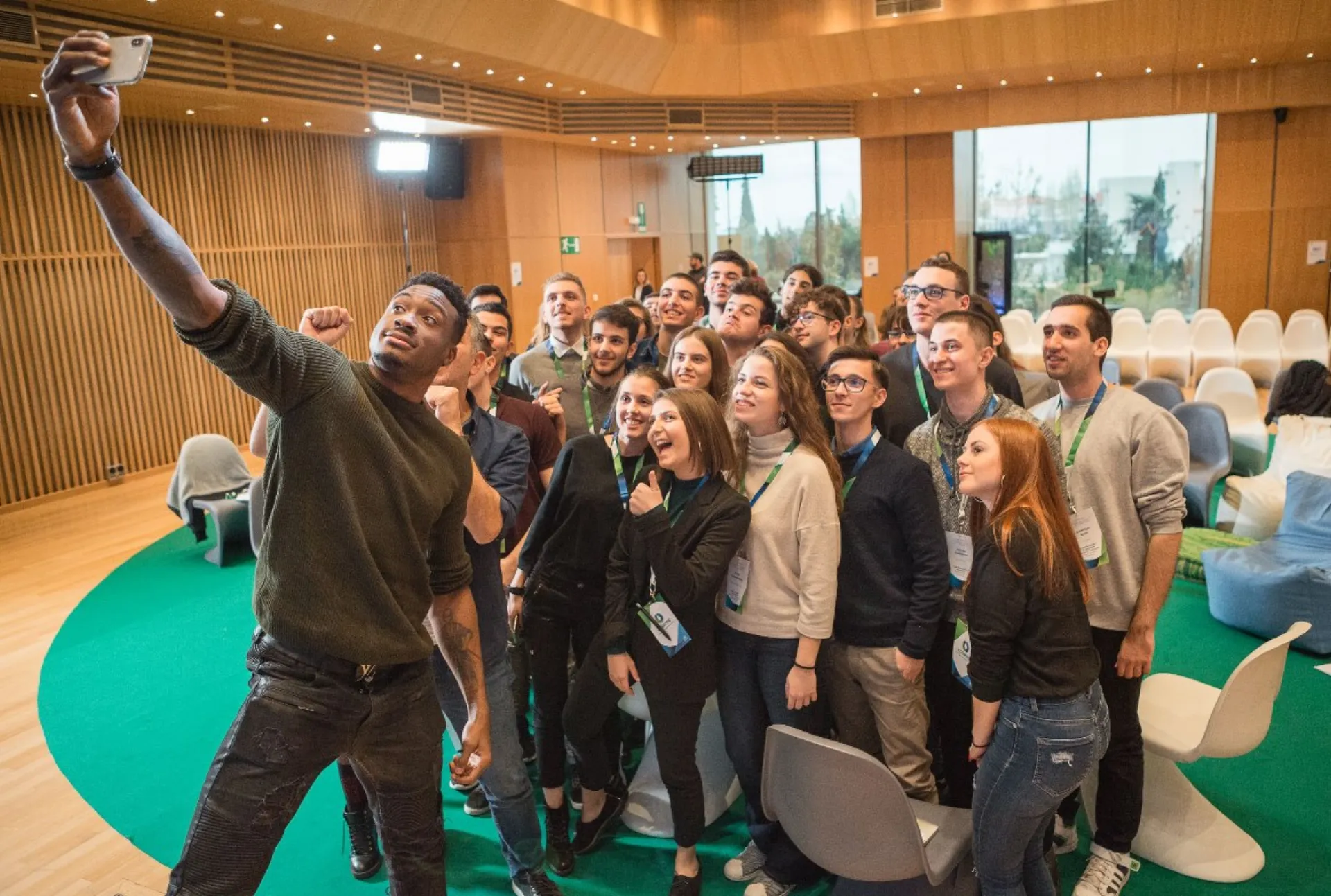 Cosmote: 36 νέες υποτροφίες σε φοιτητές με οικονομικές & κοινωνικές δυσκολίες