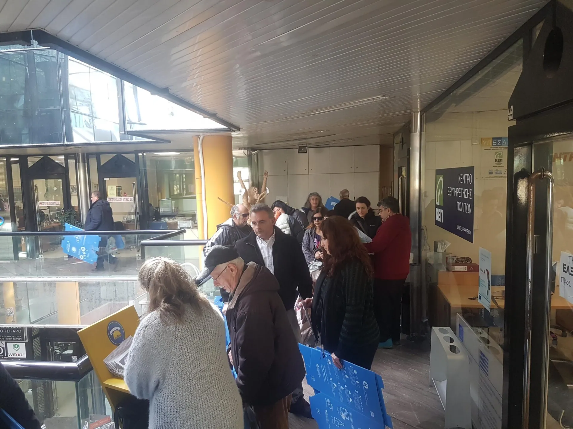 Νέα δωρεάν διανομή μπλε κάδων ανακύκλωσης για τους Ηρακλειώτες