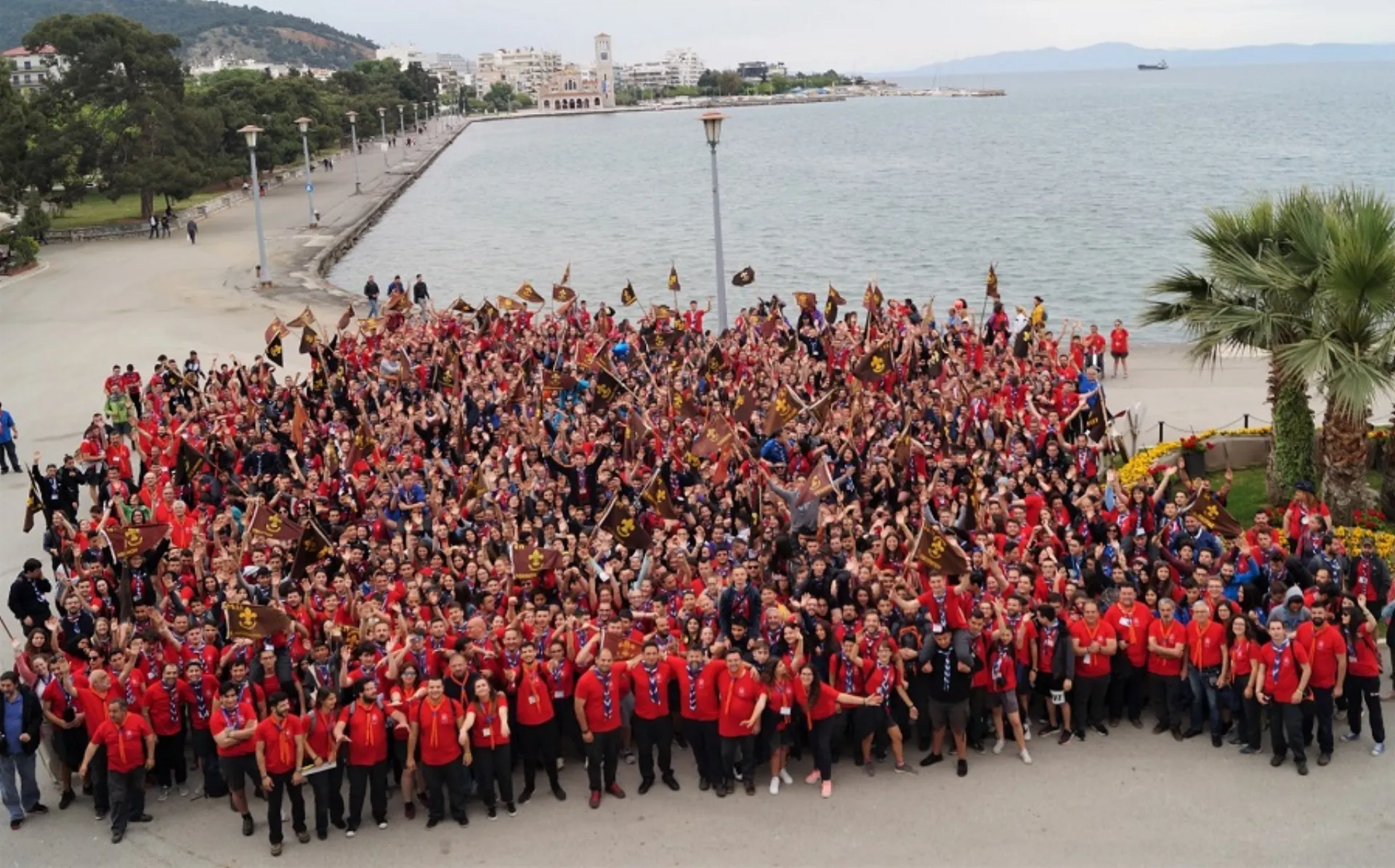 Χιλιάδες έφηβοι «βούλιαξαν» τον Βόλο!