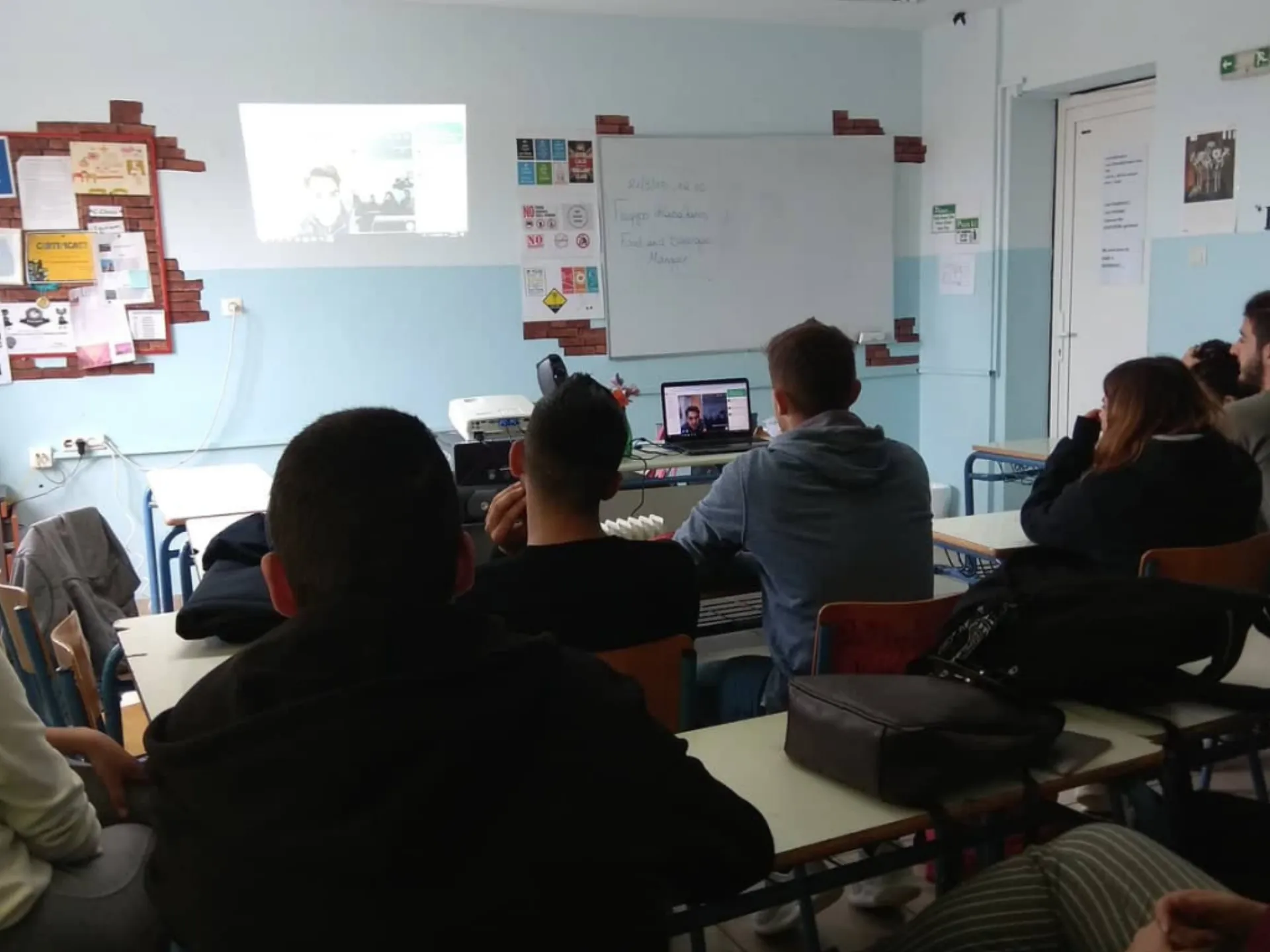 Kρήτη: Τα σχολεία “συνδέονται” με τον τουρισμό