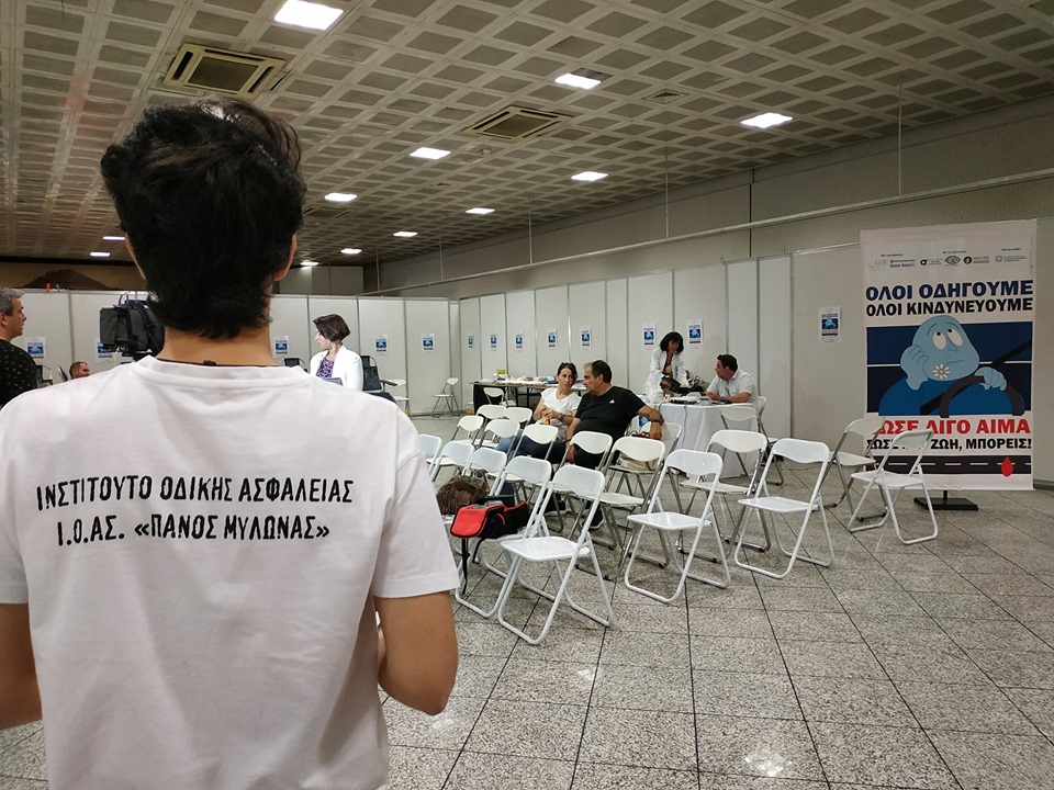 100 εθελοντές έδωσαν αίμα για τα θύματα τροχαίων