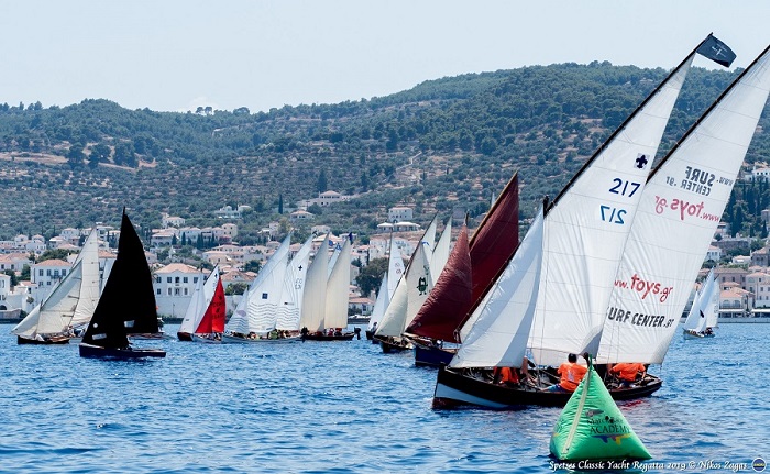 Οι Έλληνες Πρόσκοποι στο Spetses Classic Yacht Regatta