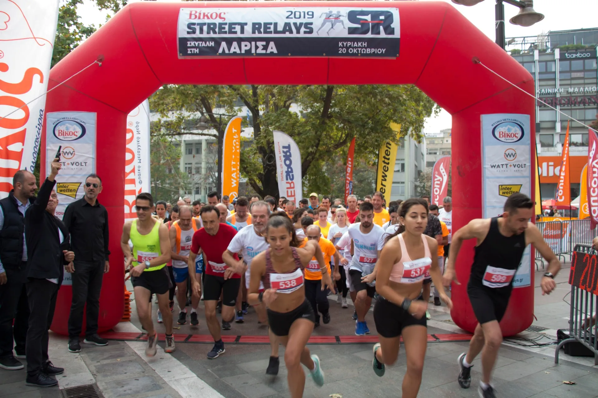 2.000 δρομείς στα Βίκος Street Relays της Λάρισας
