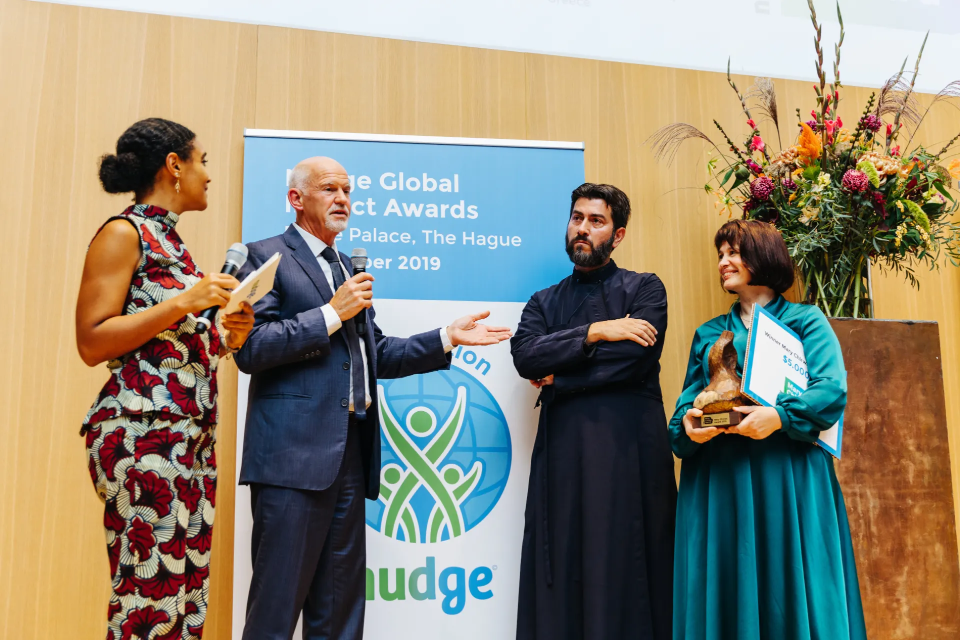 Κιβωτός του Κόσμου: Βράβευση του πατέρα Αντώνιου Παπανικολάου