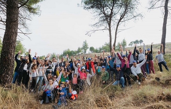 ΜΕΛΙΣΣΑ ΚΙΚΙΖΑΣ: Εθελοντές αναδασώνουν καμένη περιοχή
