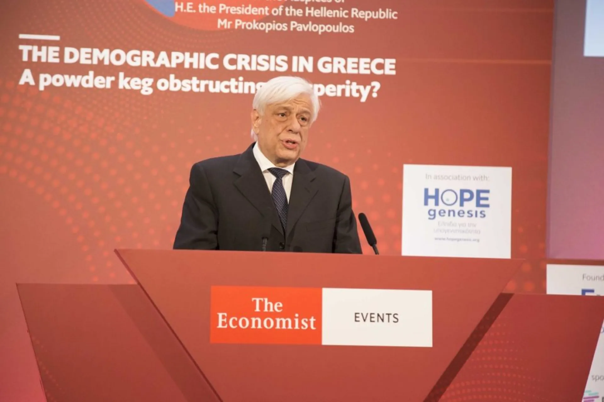 Economist: Το δημογραφικό αποτελεί εθνικό ζήτημα για την Ελλάδα