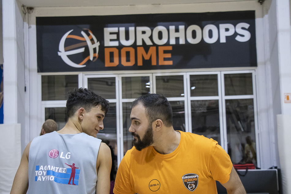 LG: Εορταστικός αγώνας “Kids vs Parents”