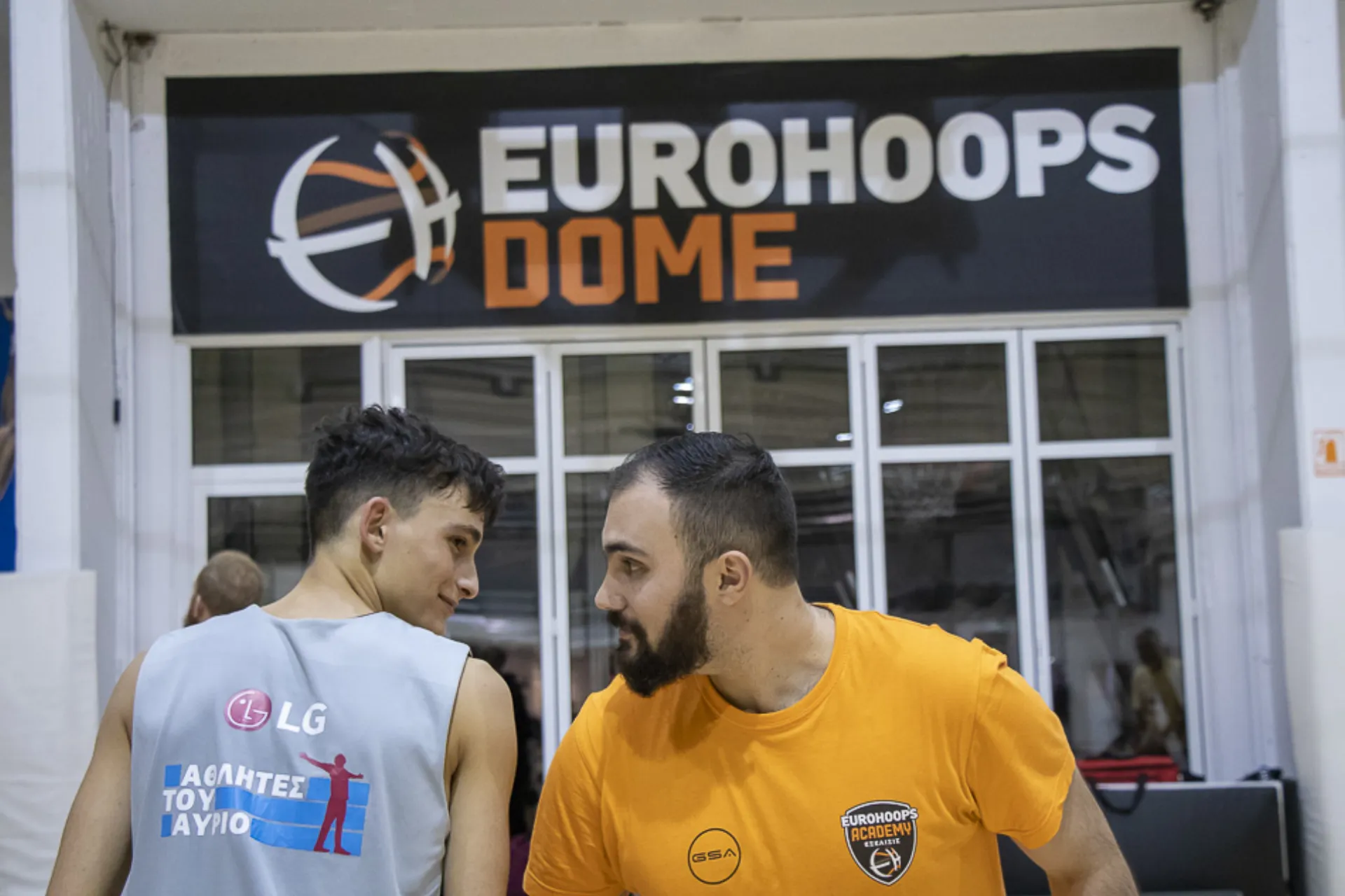 LG: Εορταστικός αγώνας “Kids vs Parents”