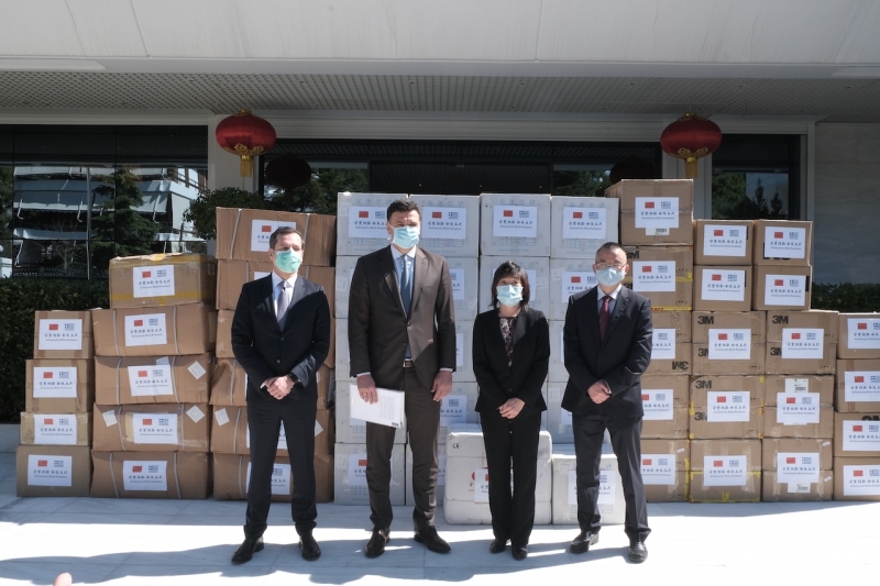 50.000 μάσκες παρέδωσε στον Υπουργό Υγείας η Πρέσβης της Λαϊκής Δημοκρατίας της Κίνας