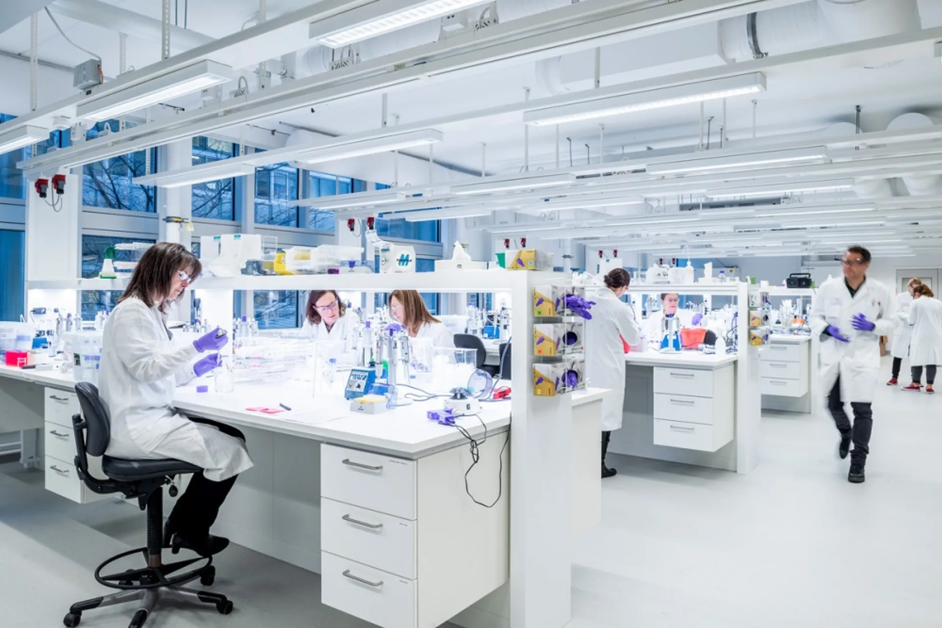 AstraZeneca: Δωρεά 9 εκατομμυρίων ιατρικών μασκών στη μάχη ενάντια στον COVID-19