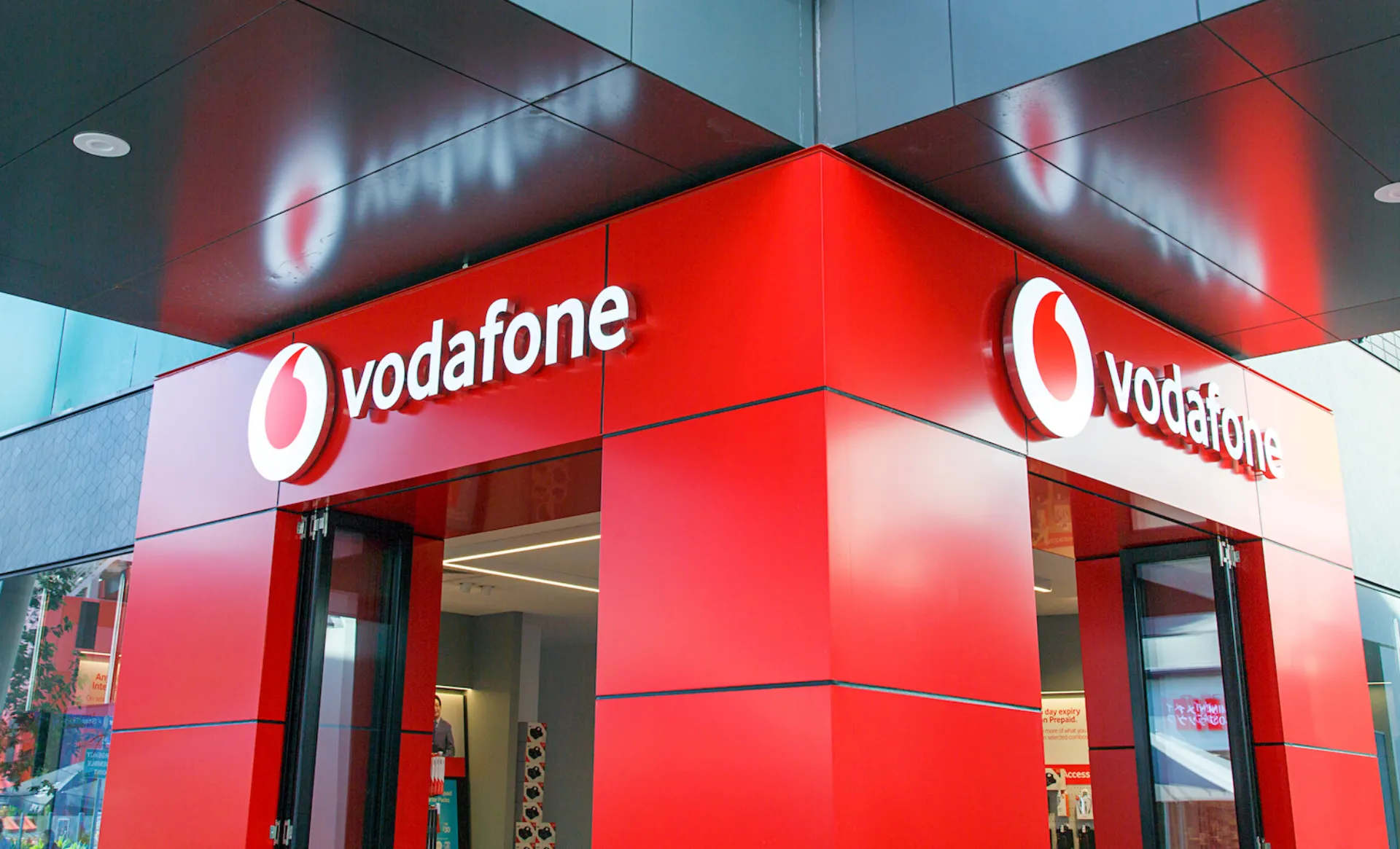 Vodafone: Στηρίζει τους συνδρομητές της σε πυρόπληκες περιοχές