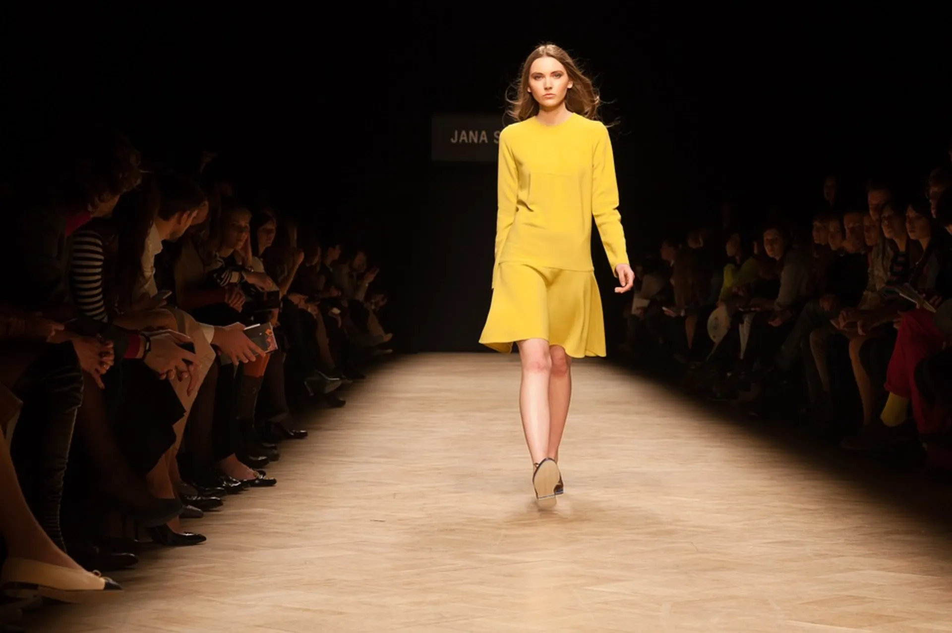 Χάνει βηματισμό στην πορεία για βιωσιμότητα η βιομηχανία της μόδας