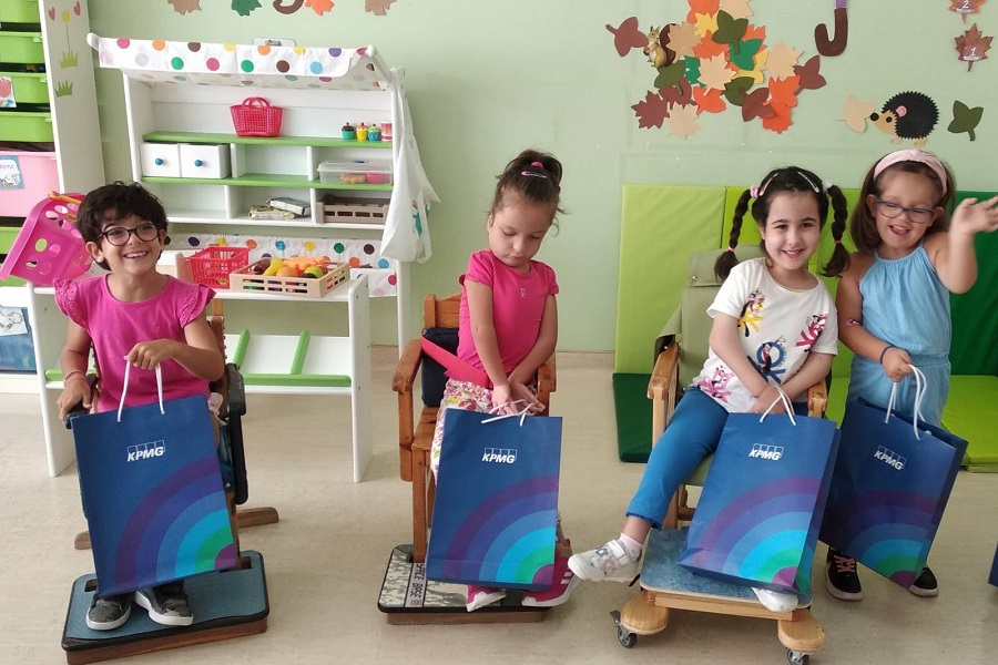 KPMG: Back to School για τα γενναία παιδιά της ΕΛΕΠΑΠ