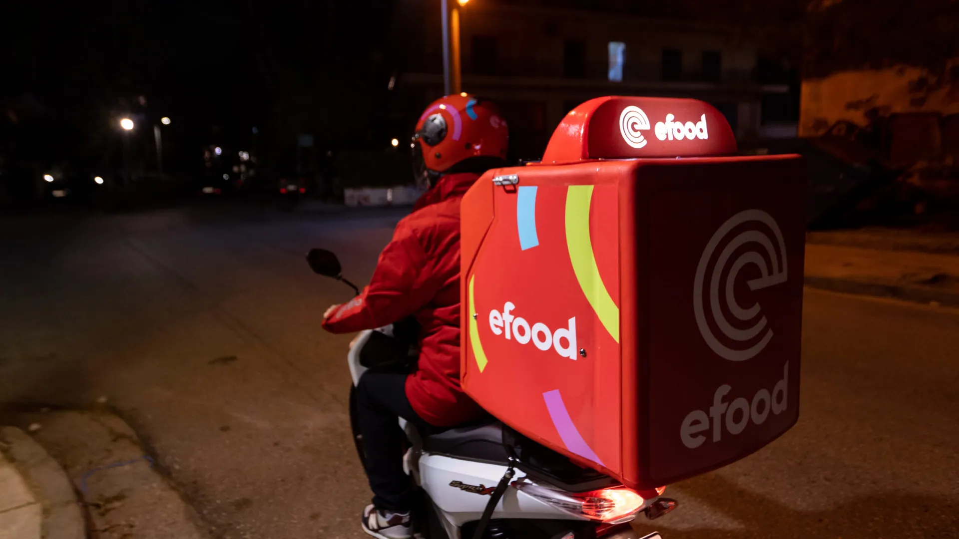 efood και Δεσμός στηρίζουν τους εθελοντές δασοπυρόσβεσης