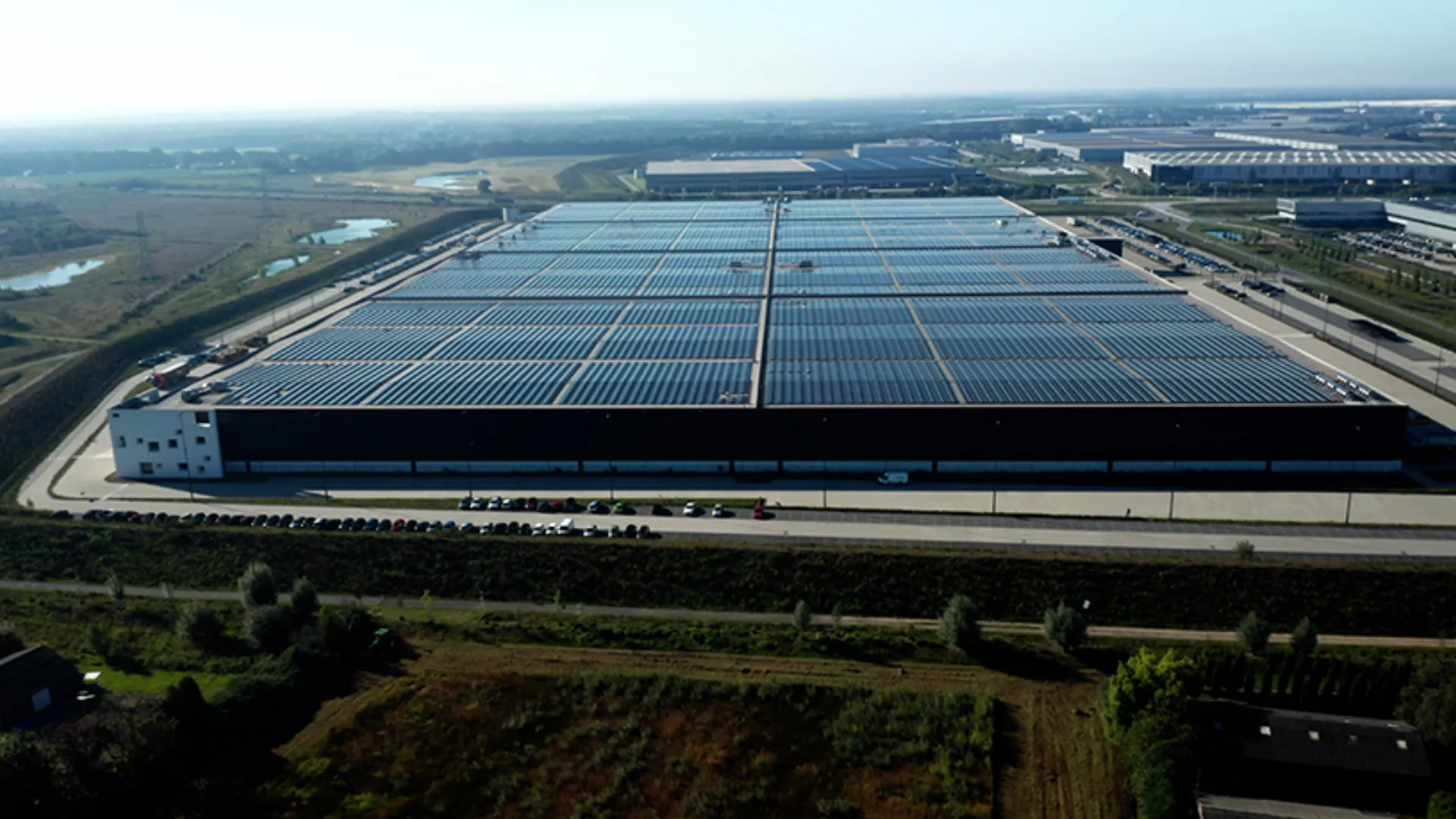 PVH Europe: Eγκατάσταση της πιο ισχυρής ηλιακής οροφής στον κόσμο