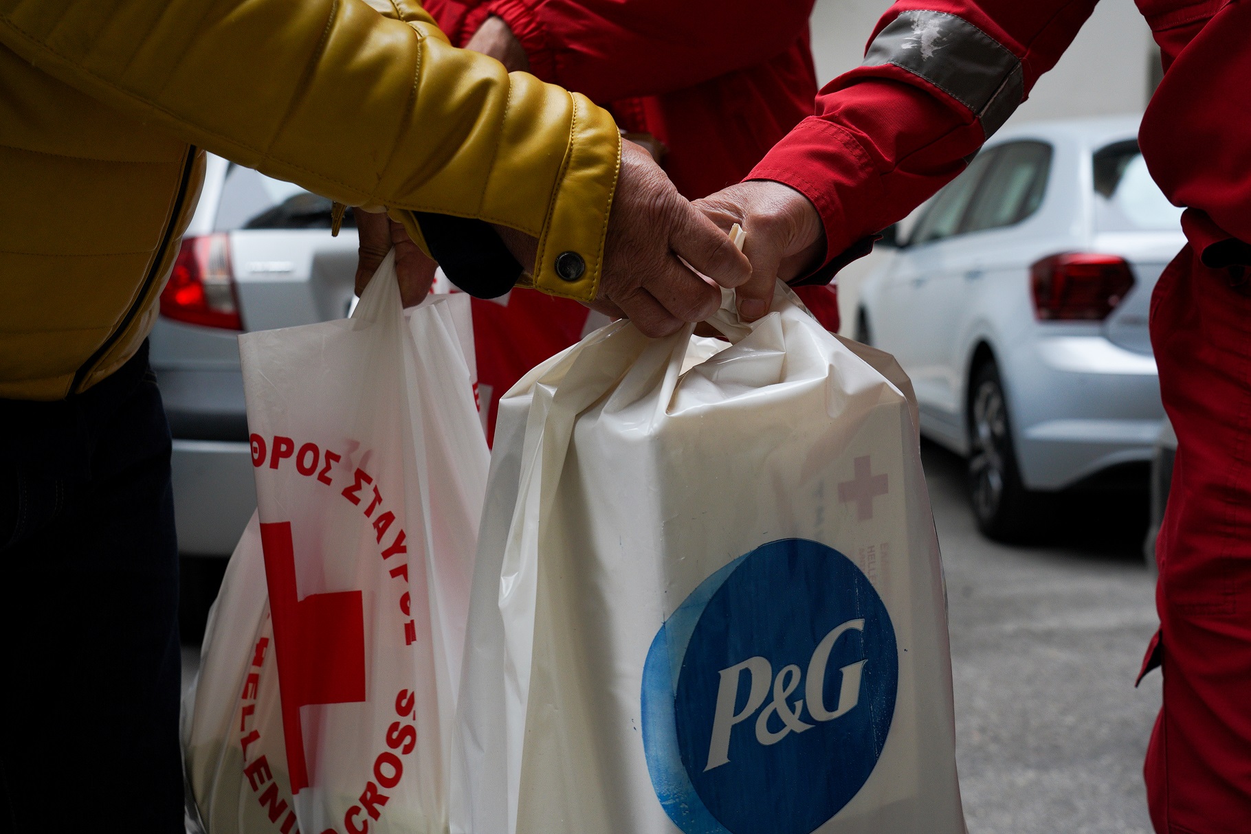P&G: Συνεργασία με Ελληνικό Ερυθρό Σταυρό για τους άστεγους
