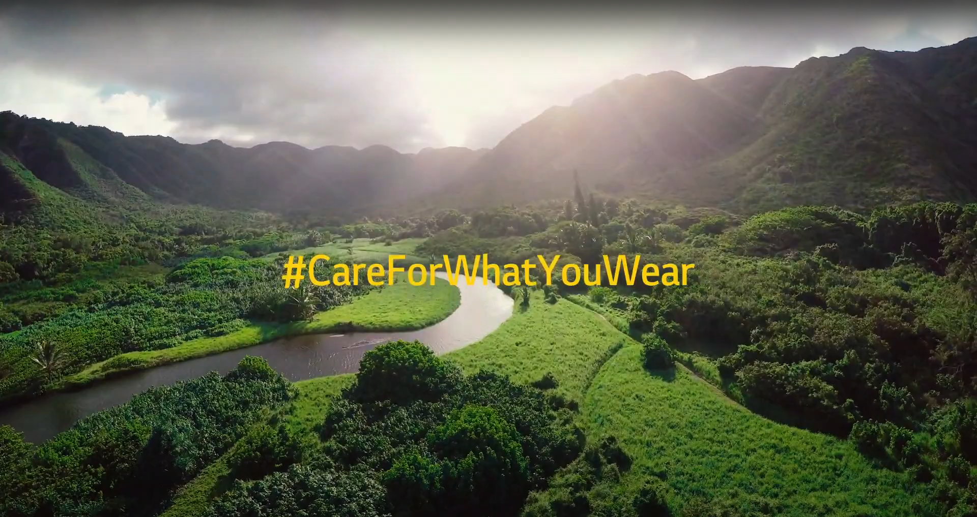 #CareForWhatYouWear: 100 εκατομμύρια προβολές παγκοσμίως