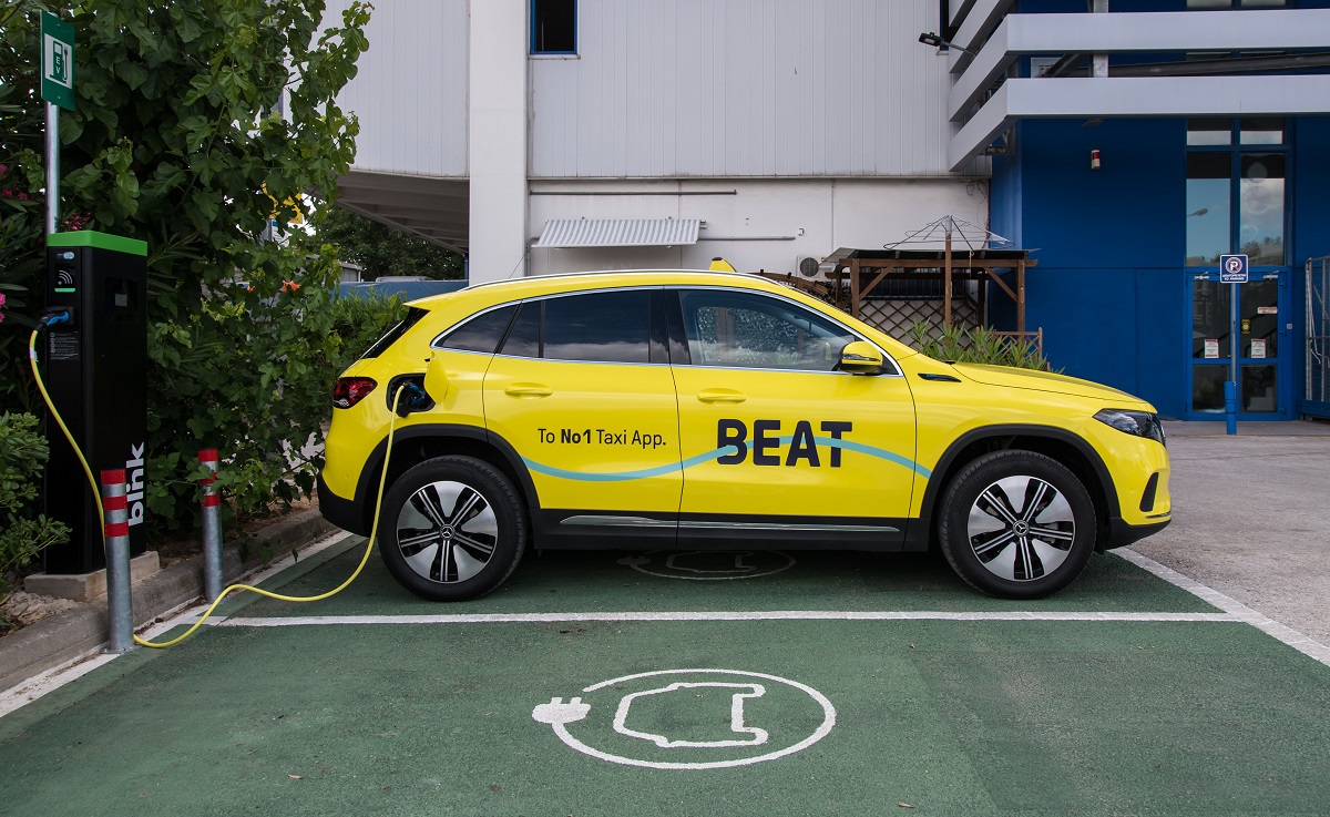 ΒΕΑΤ: Μηδενικό αποτύπωμα ρύπων έως το 2025 με προτεραιότητα στα ηλεκτρικά ταξί