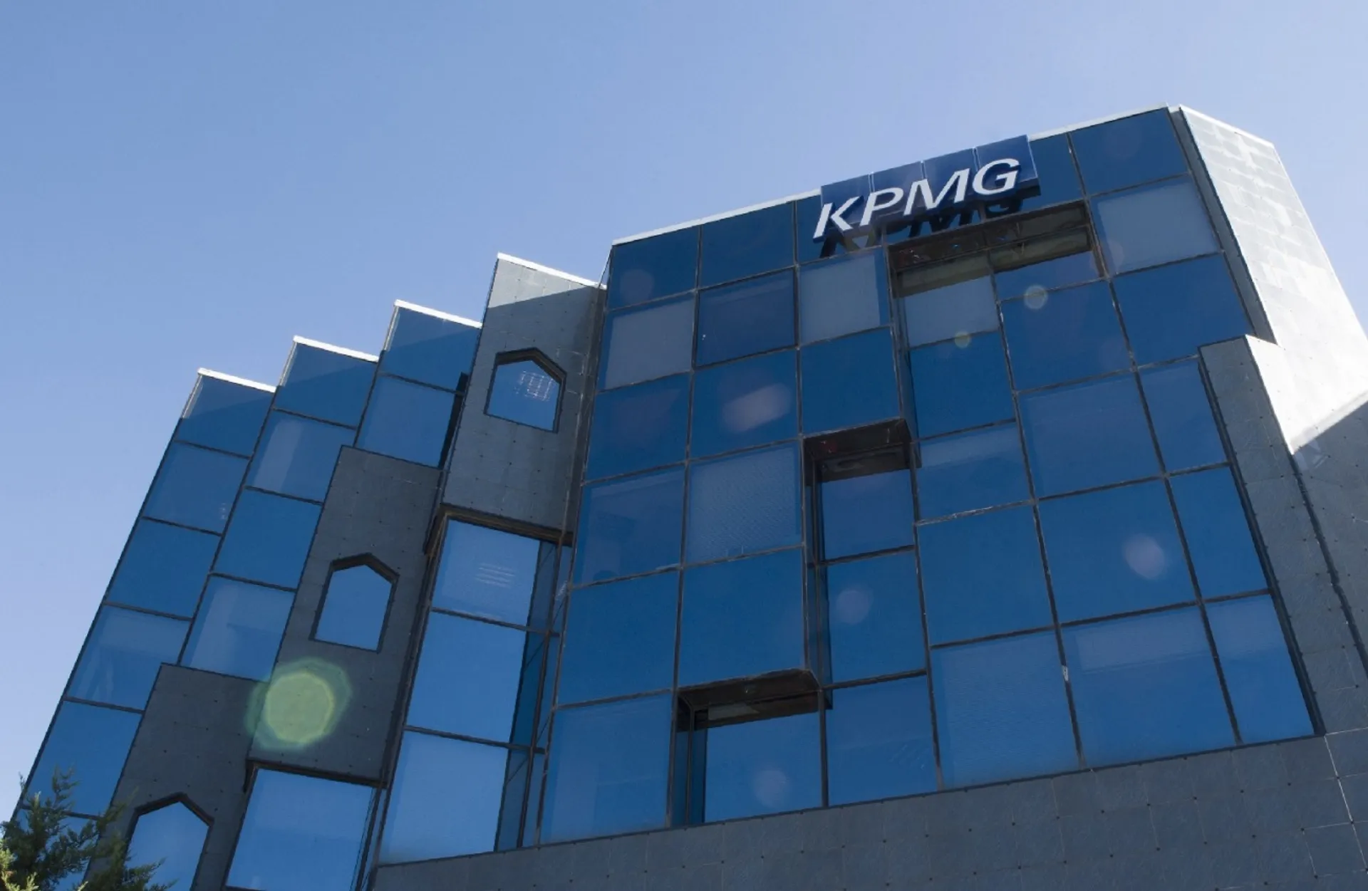 Πρόοδο αναφέρει η KPMG στις δεσμεύσεις της για θέματα ESG 