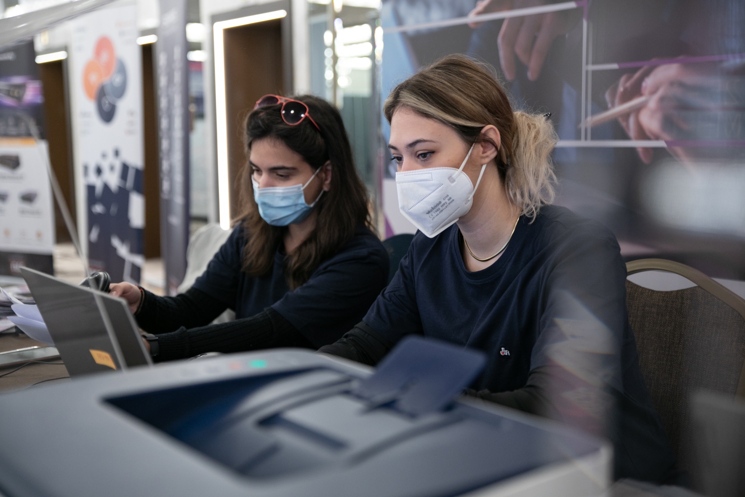 DUR: Ανέλαβε την επιμέλεια εμφάνισης των διοργανωτών του 23ου Infocom World