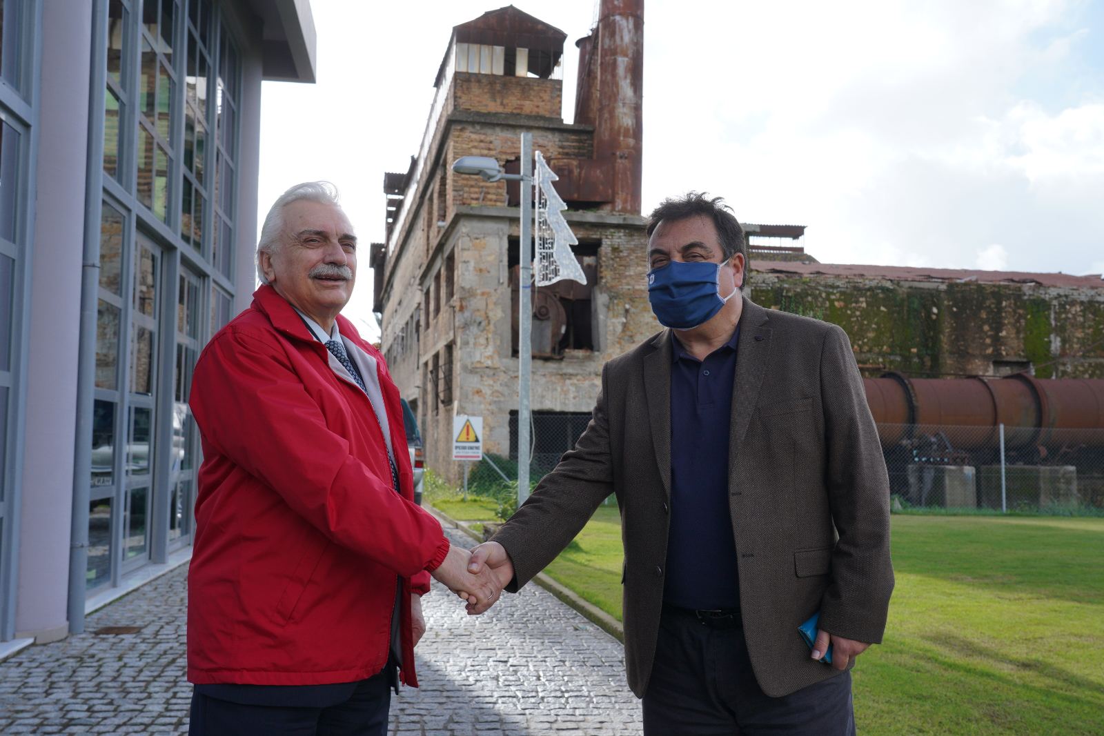 ΕΕΣ: Παρέδωσε 2.000 δενδρύλλια ελιάς στους πυρόπληκτους της Ηλείας