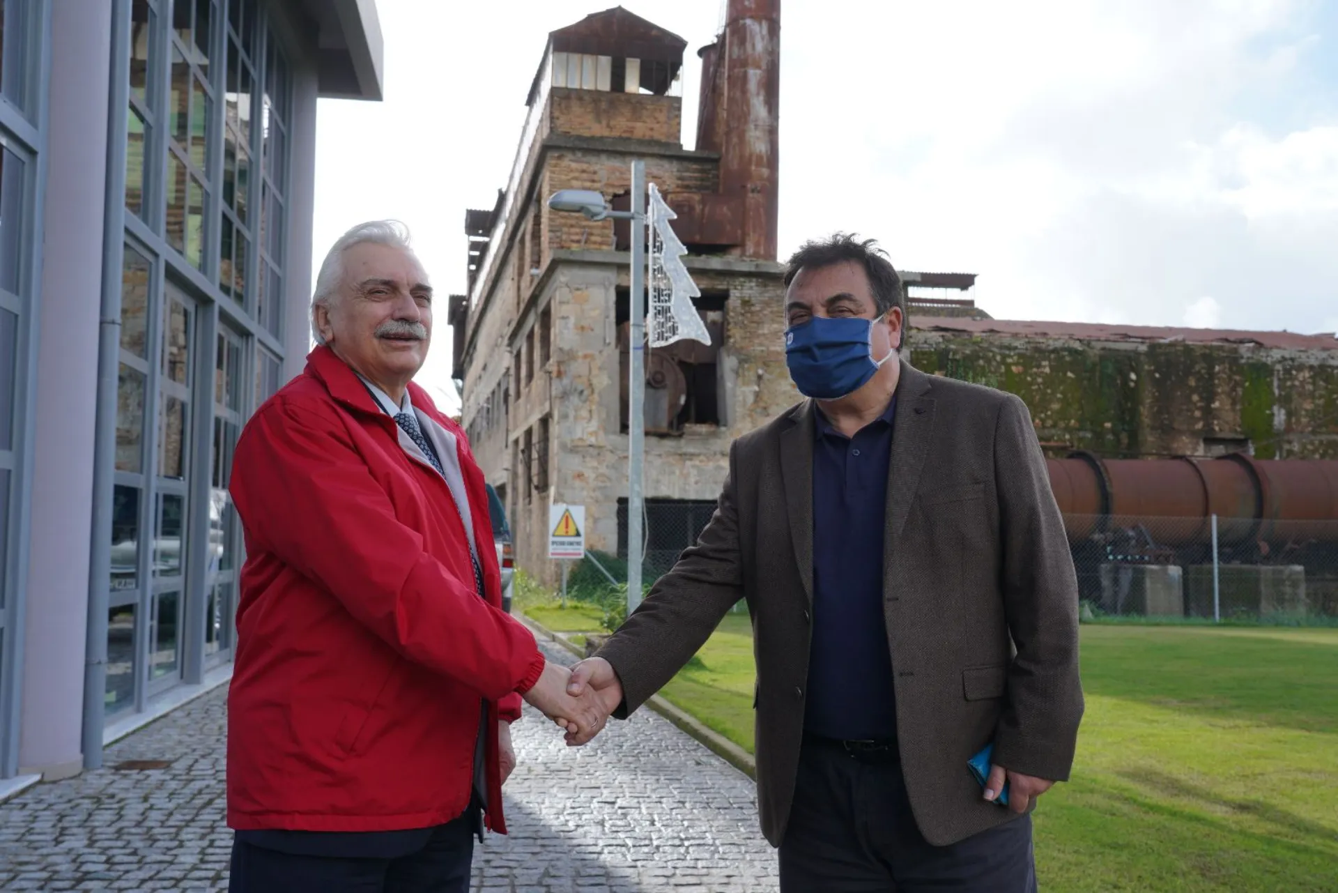 ΕΕΣ: Παρέδωσε 2.000 δενδρύλλια ελιάς στους πυρόπληκτους της Ηλείας