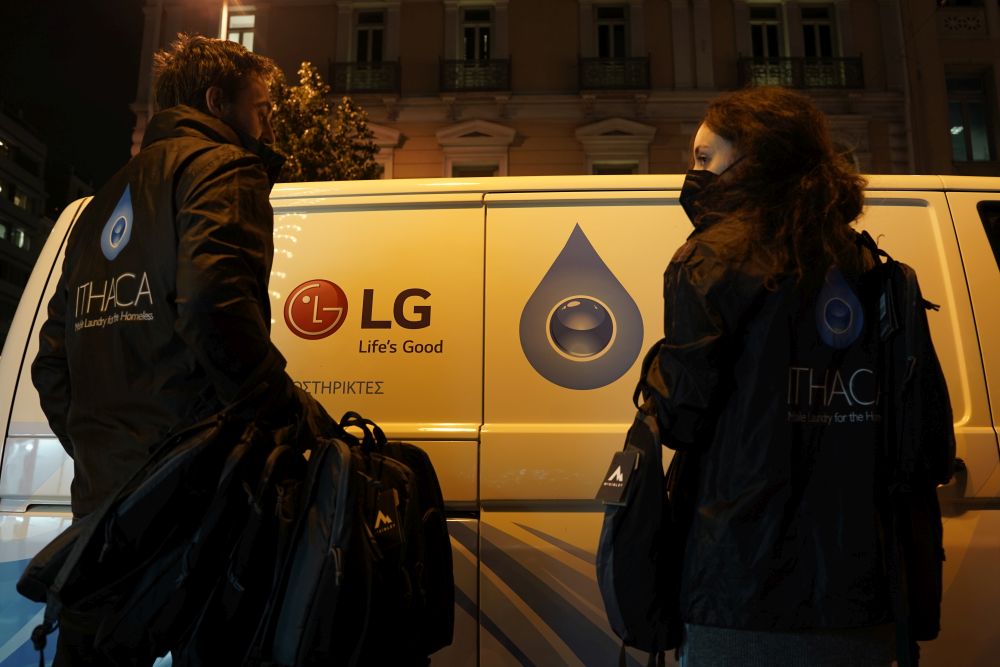 Η δωρεά της LG και της Ithaca ενισχύει τους αστέγους της Αθήνας τις κρύες μέρες των Χριστουγέννων