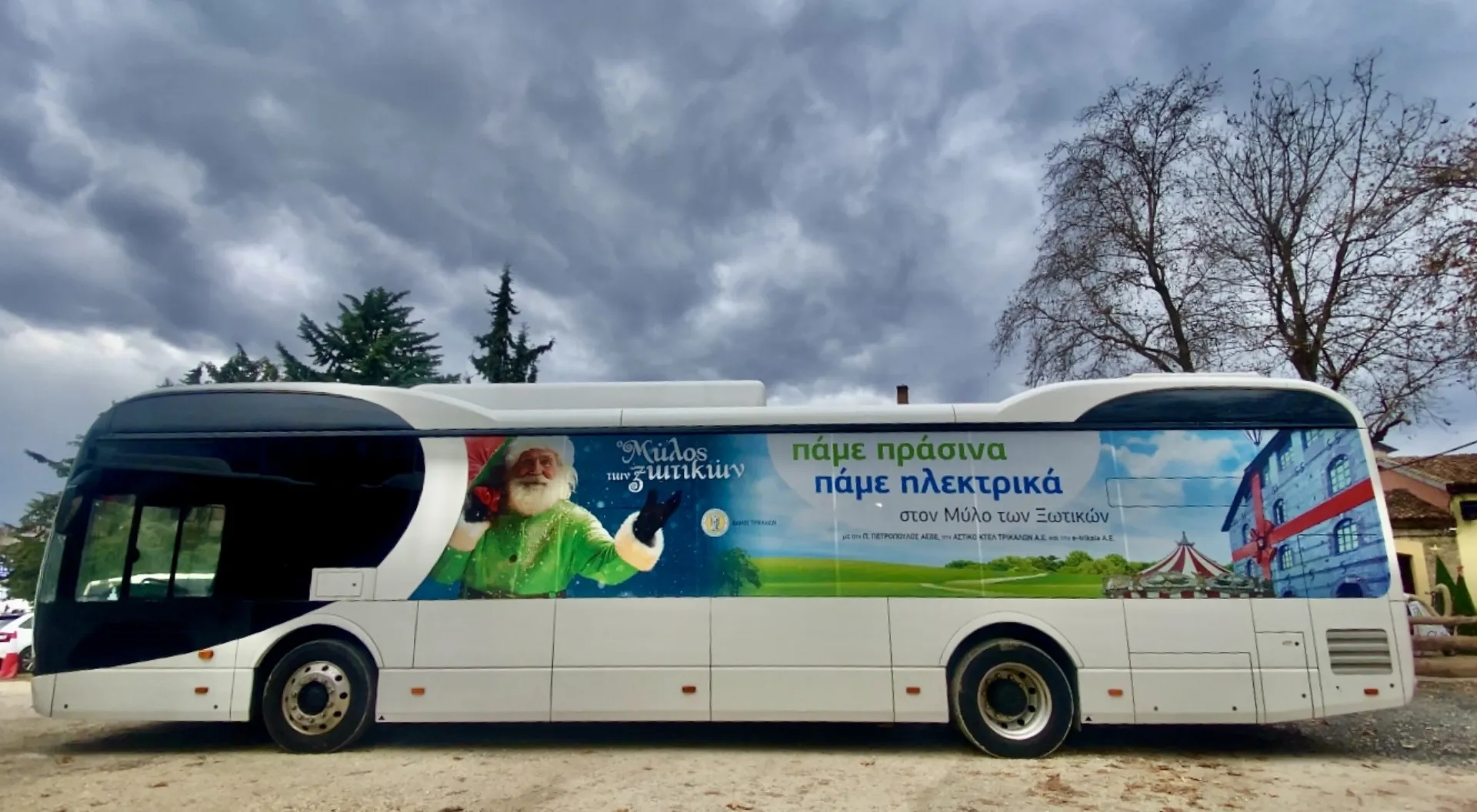 BYD: Το ηλεκτρικό λεωφορείο της BYD στα Τρίκαλα και στον Μύλο των Ξωτικών