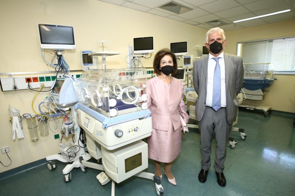 KPMG: Δωρεά θερμοκοιτίδας στη ΜΕΝΝ του Πανεπιστημιακού Γενικού Νοσοκομείου «Αττικόν»