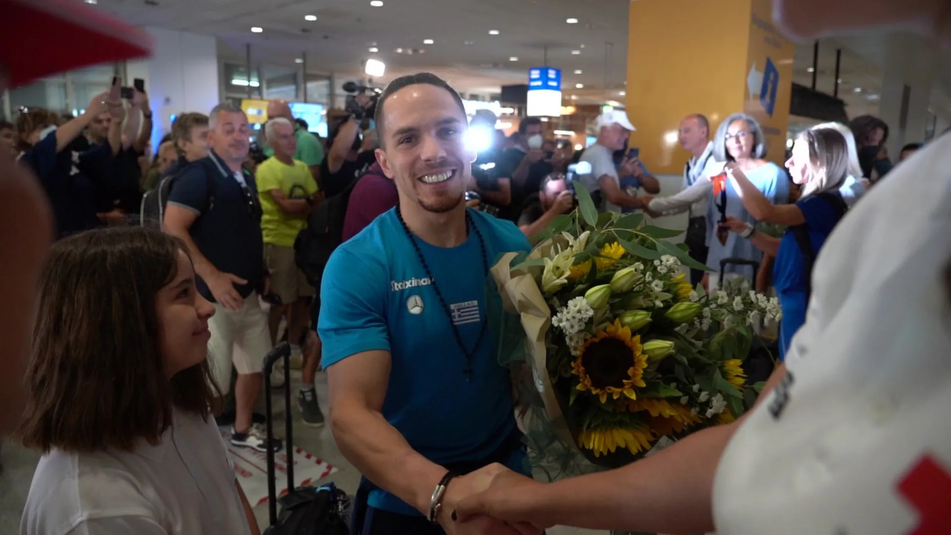 Οι εθελοντές του Ελληνικού Ερυθρού Σταυρού τίμησαν τον Λευτέρη Πετρούνια