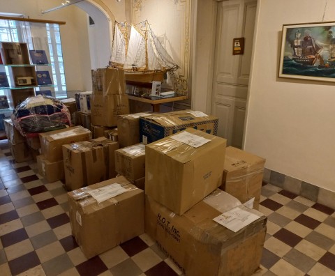 Κοινωφελές Ίδρυμα «Μαρία Τσάκος»: Είδη ιματισμού στο  Κοινωνικό Παντοπωλείο Μυτιλήνης