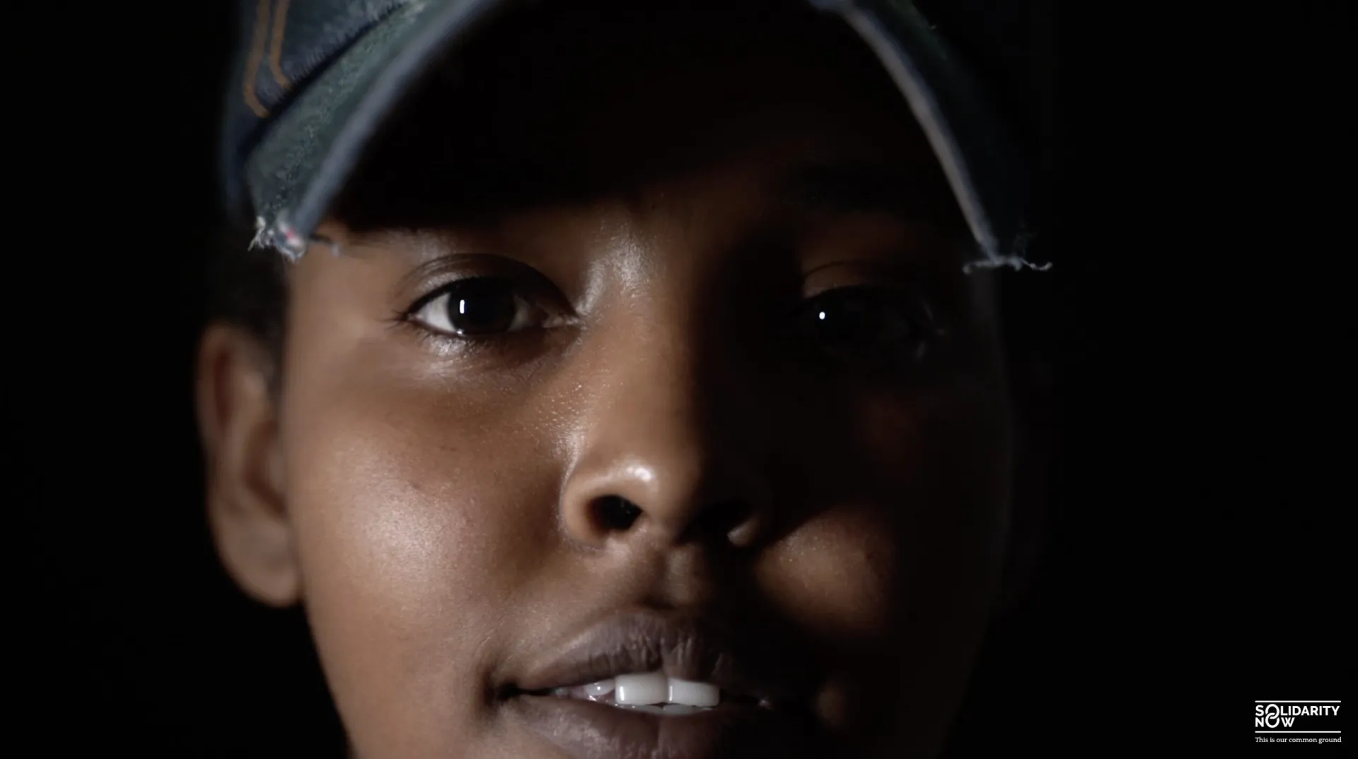 SolidarityNow: Ταινία μικρού μήκους «Ξύπνησα 18» στις 28ες Νύχτες Πρεμιέρας 