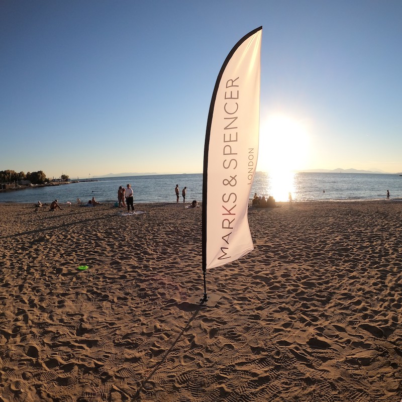 Εθελοντικός καθαρισμός παραλιών από τους εργαζόμενους της Marks & Spencer