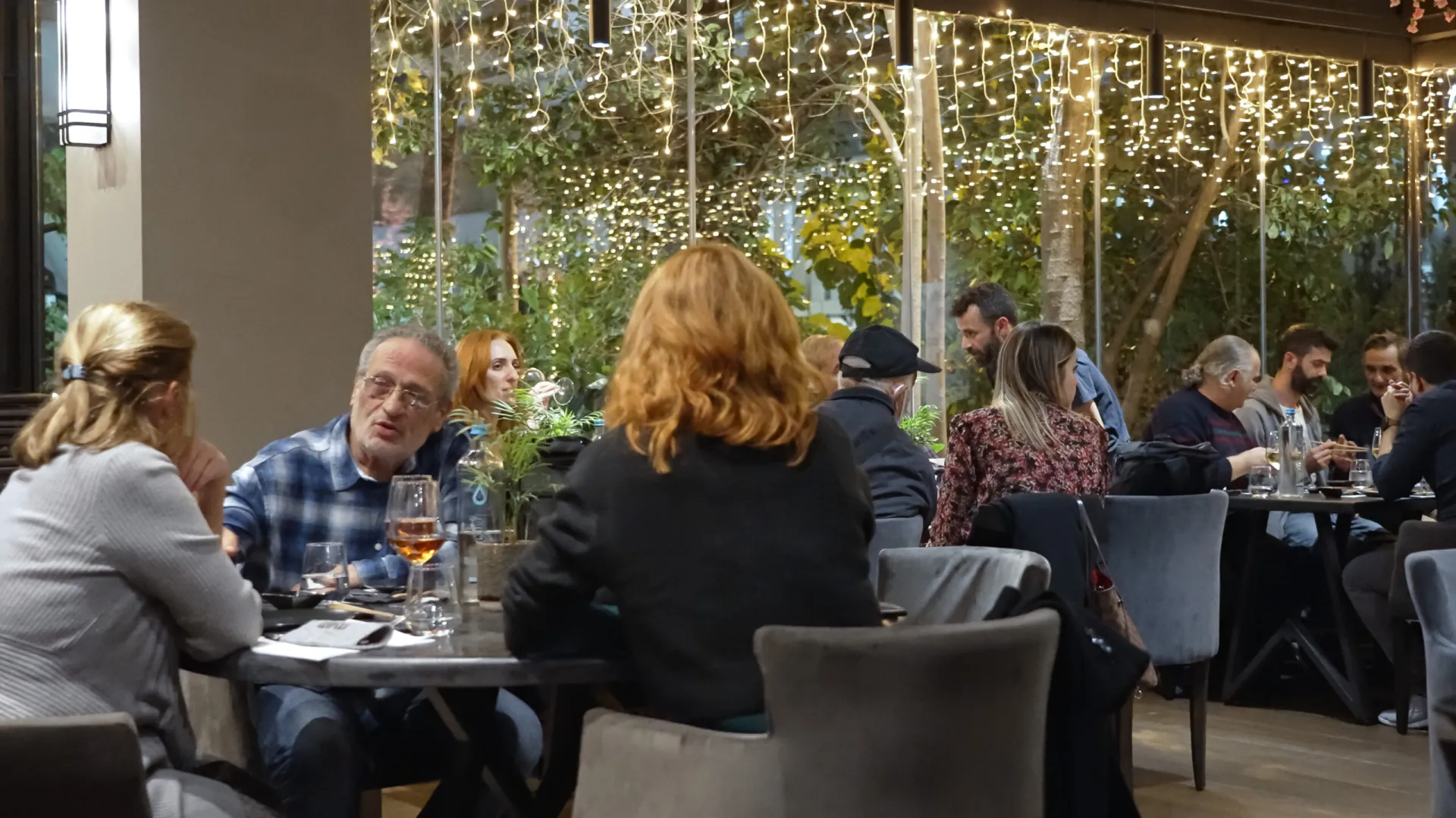 FOOD ON, εκεί που τα τραπέζια δεν εχουν πλευρές