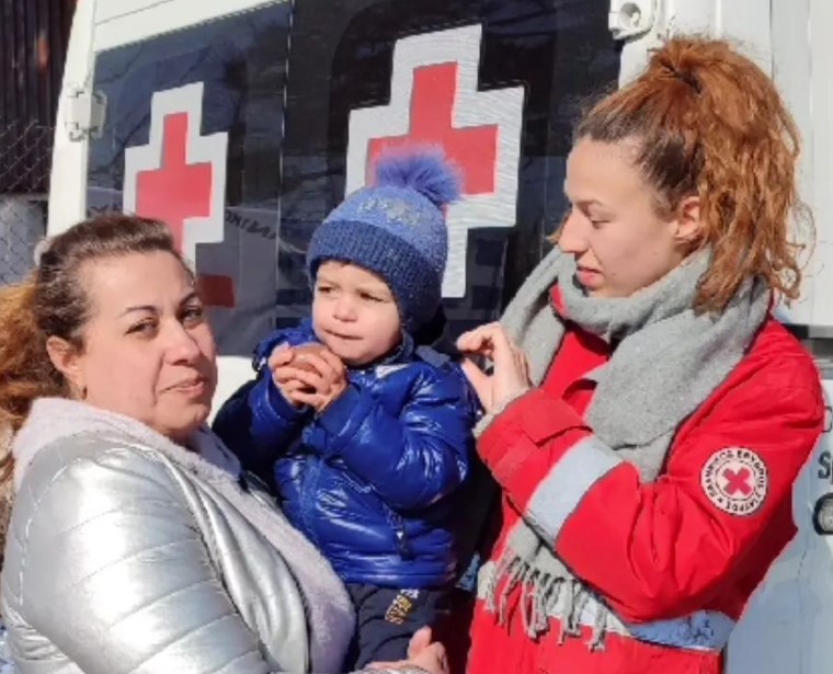 Ο Ελληνικός Ερυθρός Σταυρός σταθερά στο πλευρό των αμάχων της Ουκρανίας 